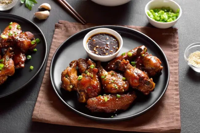 Honey-Soy Braised Chicken Wings (Mut Jup Mun Gai Yik)