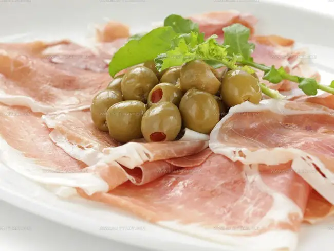 The Real Difference: Cured or Uncured Meats Explained