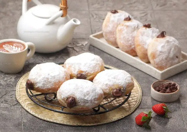 Does Using Coconut Or Date Sugar Powder Affect Moisture In Recipes?