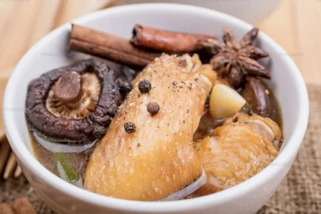 What Cooking Techniques Are Used in Chinese Chicken Dishes?